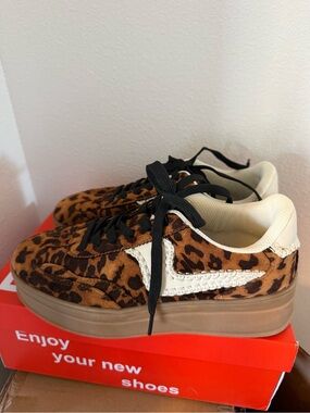 Lucky Step Leopard Print Platform Sneakers